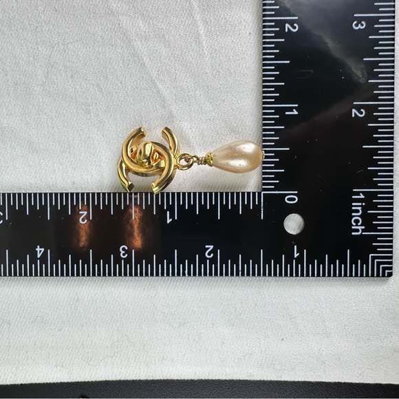 EA48 Chanel CC turn lock earrings pearl drop style - Picture 7 of 12